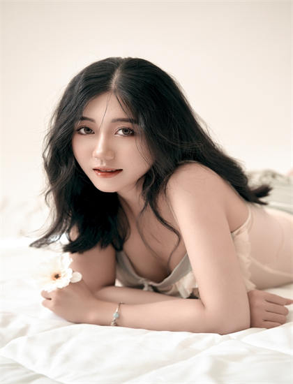 《O型西瓜胸部的家政妇》主题思想深度解读开创性的：核心意义与社会价值分析